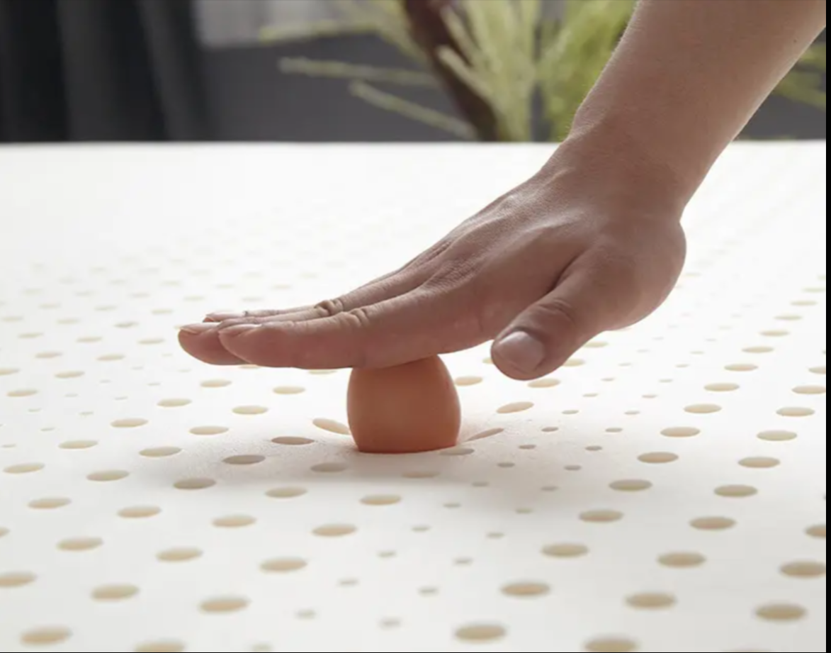 The latex mattress originating from nature is breathable anti mite hypoallergenic and made of high quality materials